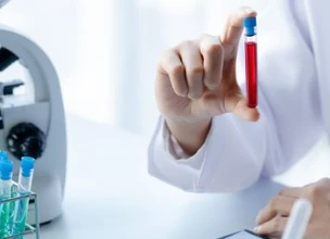 Guía completa para estudiar un máster en análisis clínicos en España: requisitos y salidas laborales